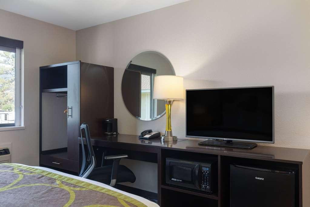Готель Super 8 By Wyndham St. Regis Номер фото
