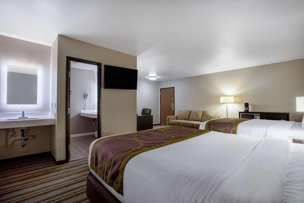Готель Super 8 By Wyndham St. Regis Номер фото